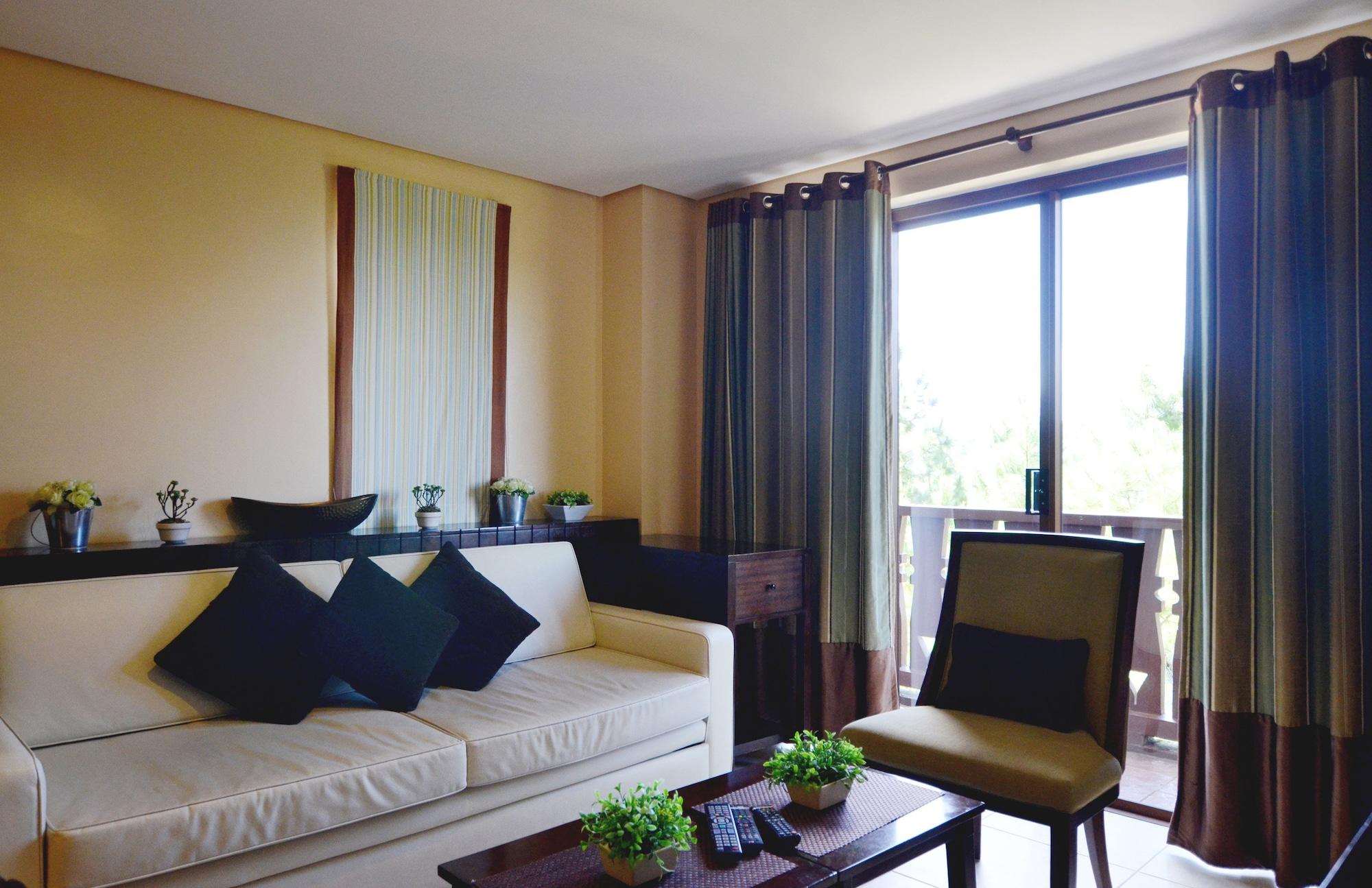 Crosswinds Resort Suites Tagaytay City Extérieur photo