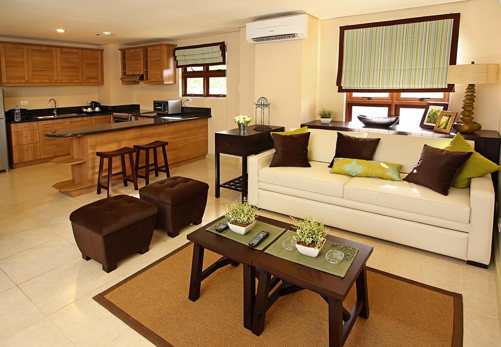 Crosswinds Resort Suites Tagaytay City Extérieur photo