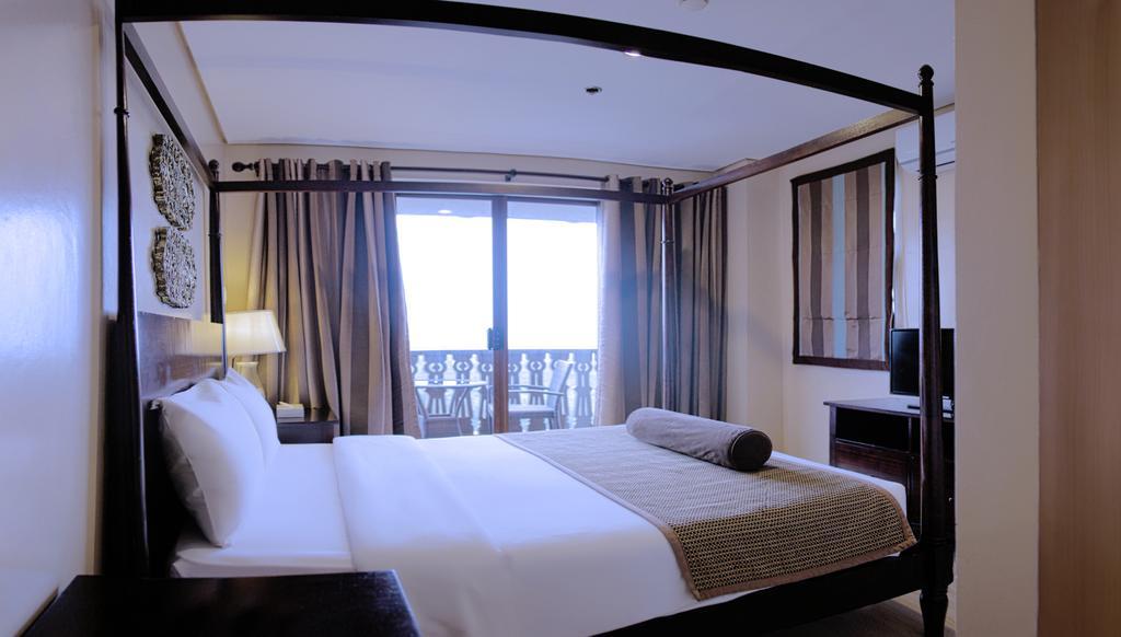 Crosswinds Resort Suites Tagaytay City Extérieur photo