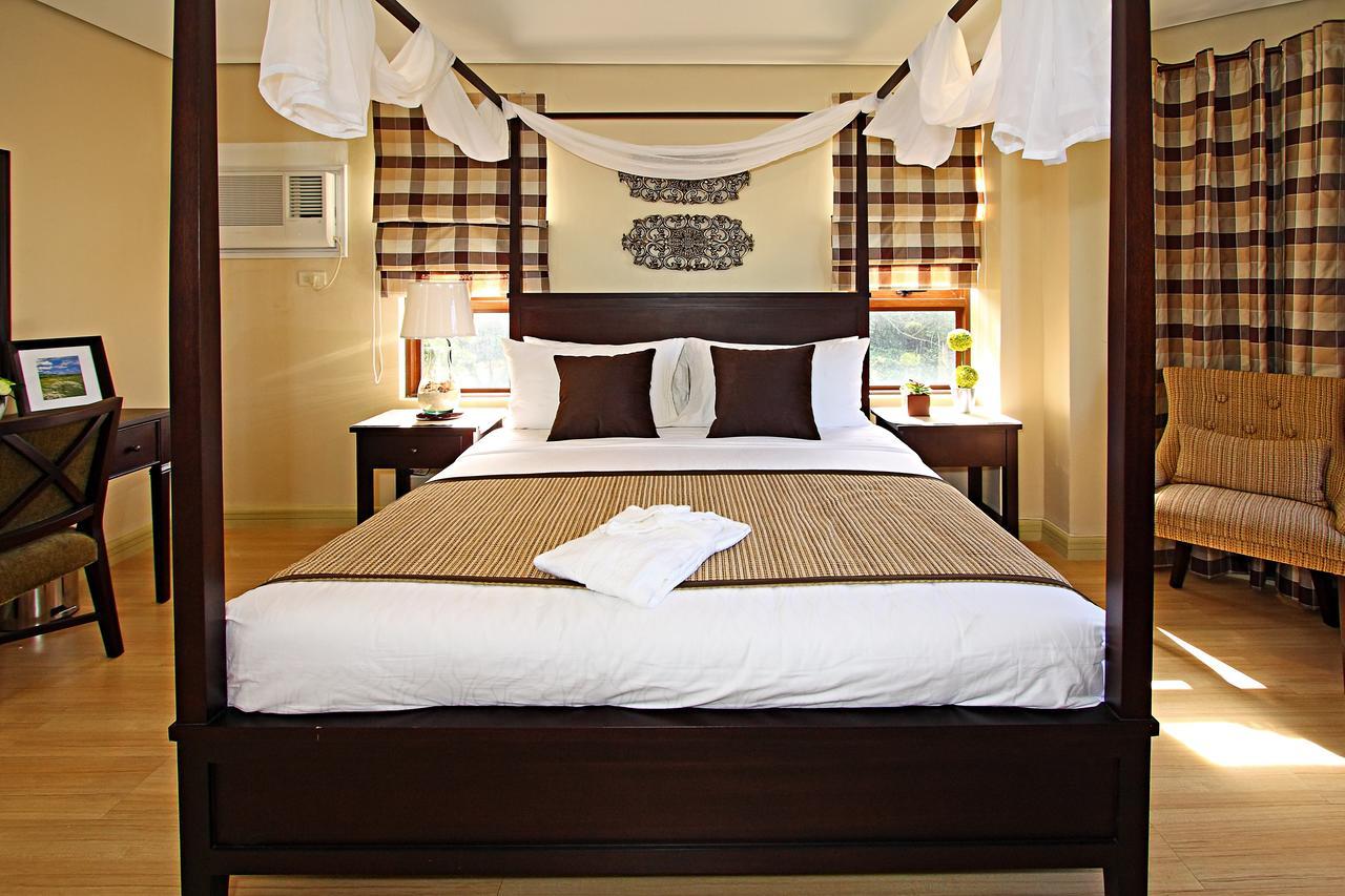 Crosswinds Resort Suites Tagaytay City Extérieur photo