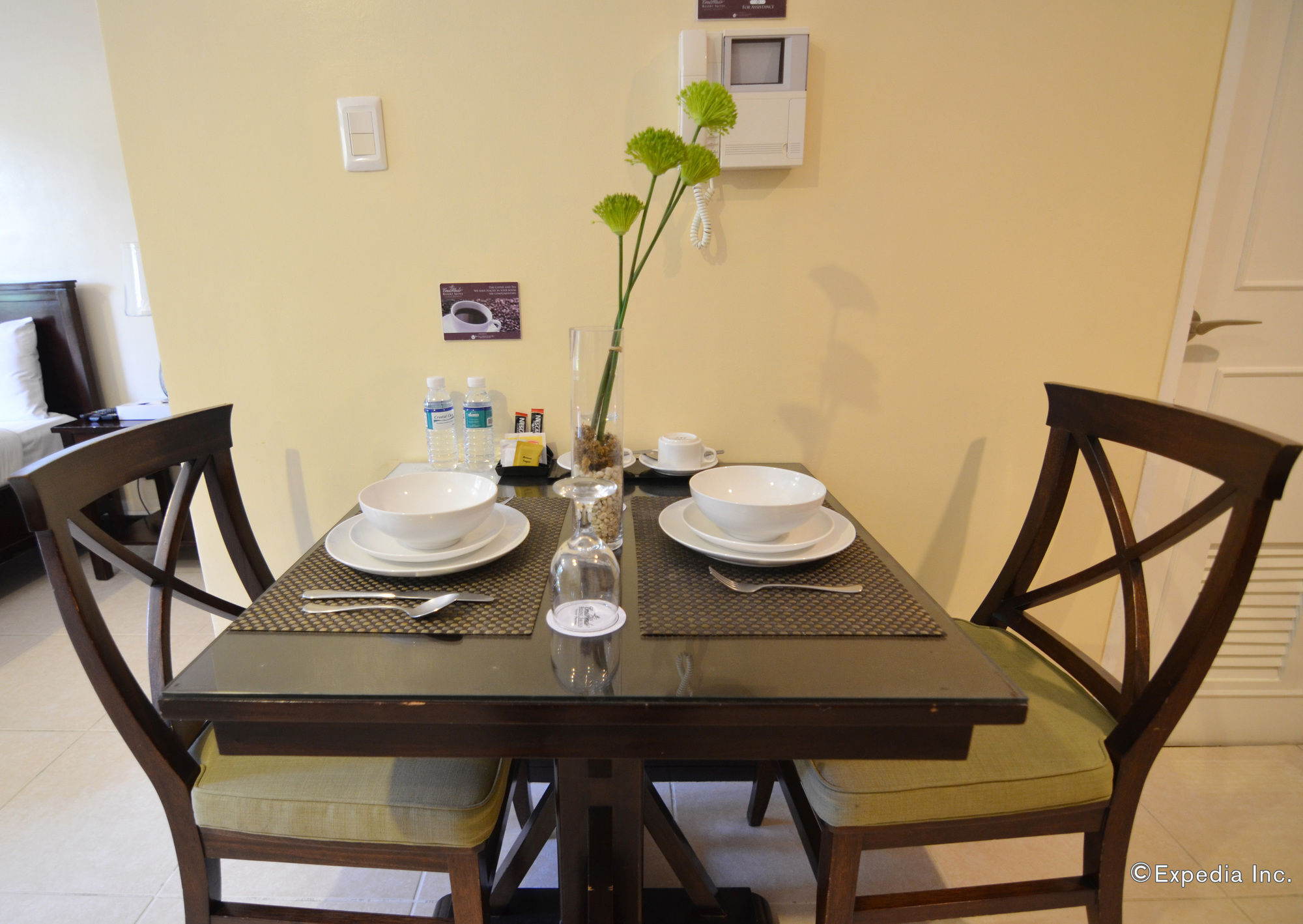 Crosswinds Resort Suites Tagaytay City Extérieur photo