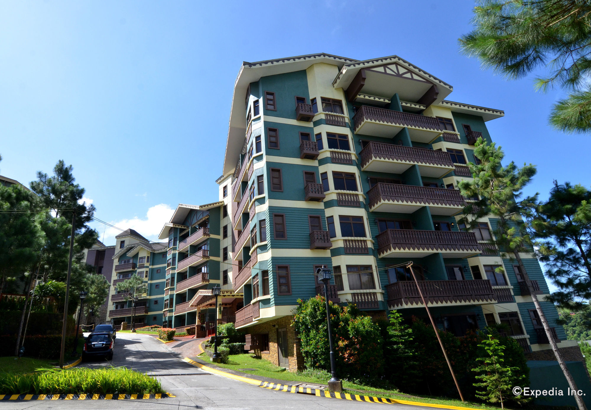 Crosswinds Resort Suites Tagaytay City Extérieur photo