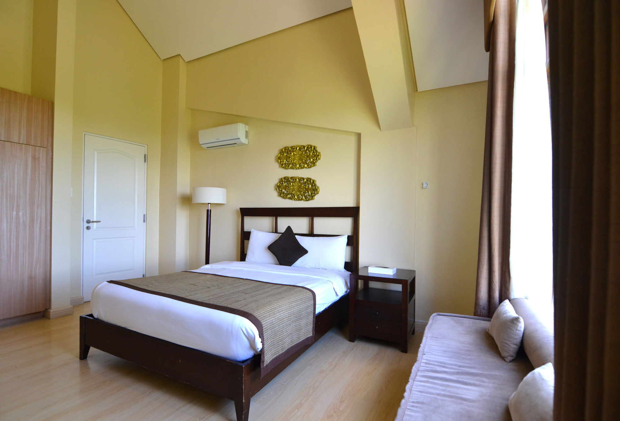 Crosswinds Resort Suites Tagaytay City Extérieur photo