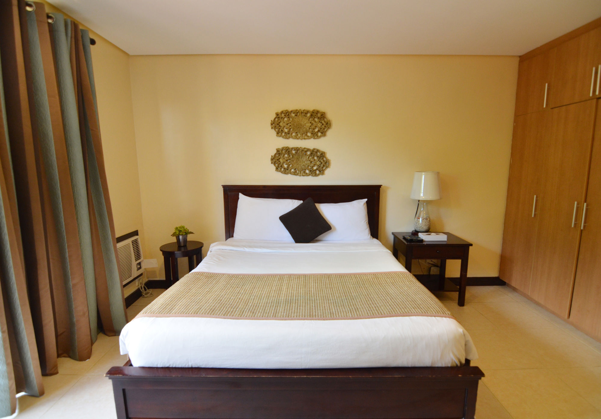 Crosswinds Resort Suites Tagaytay City Extérieur photo