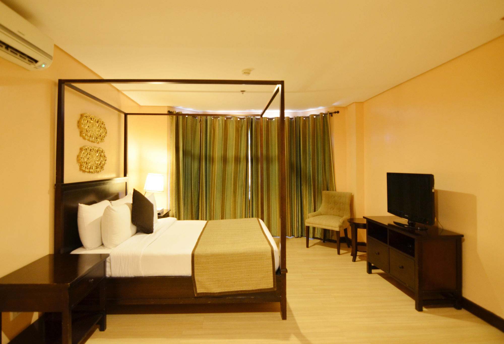 Crosswinds Resort Suites Tagaytay City Extérieur photo